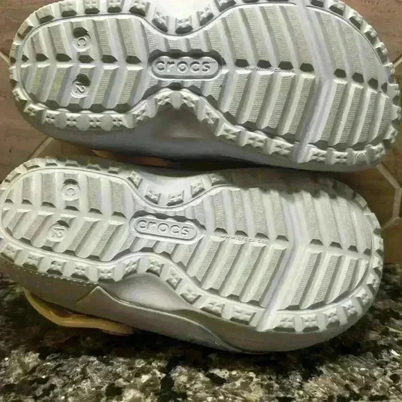 Crocs Fun Lab Little Kids Fur-Lined Disney Frozen II Clog - Size C12 - Picture 12 of 16